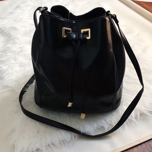 Black and Gold Adustable Bucket Bag/Crossbody